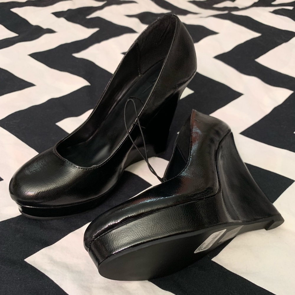 Forever 21 Black Wedges Size 8